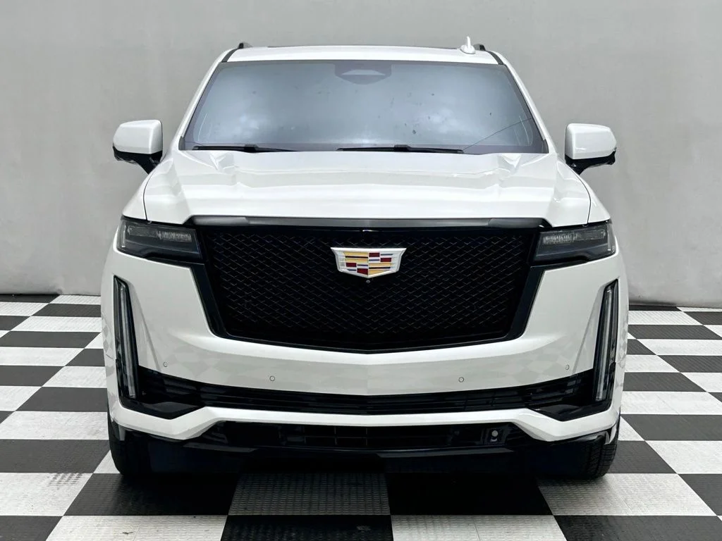 Used 2022 White Cadillac Sport Platinum image 3