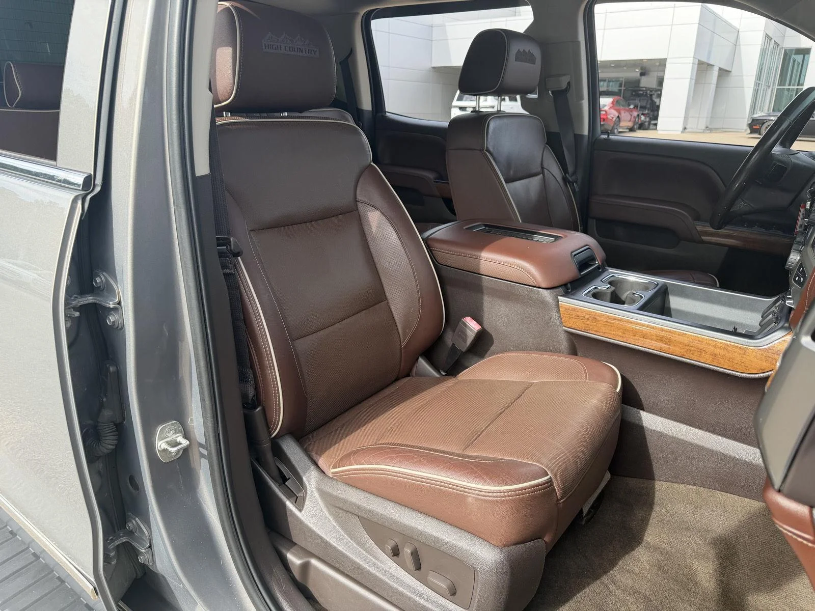 Used 2017 Pepperdust Metallic Chevrolet High Country image 17
