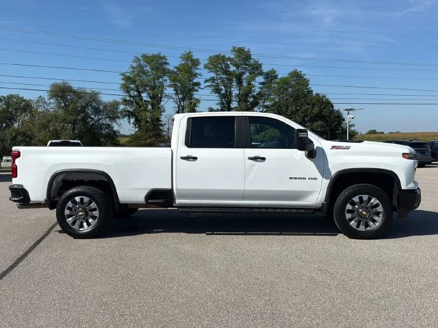 Used 2025 Summit White Chevrolet Custom image 9