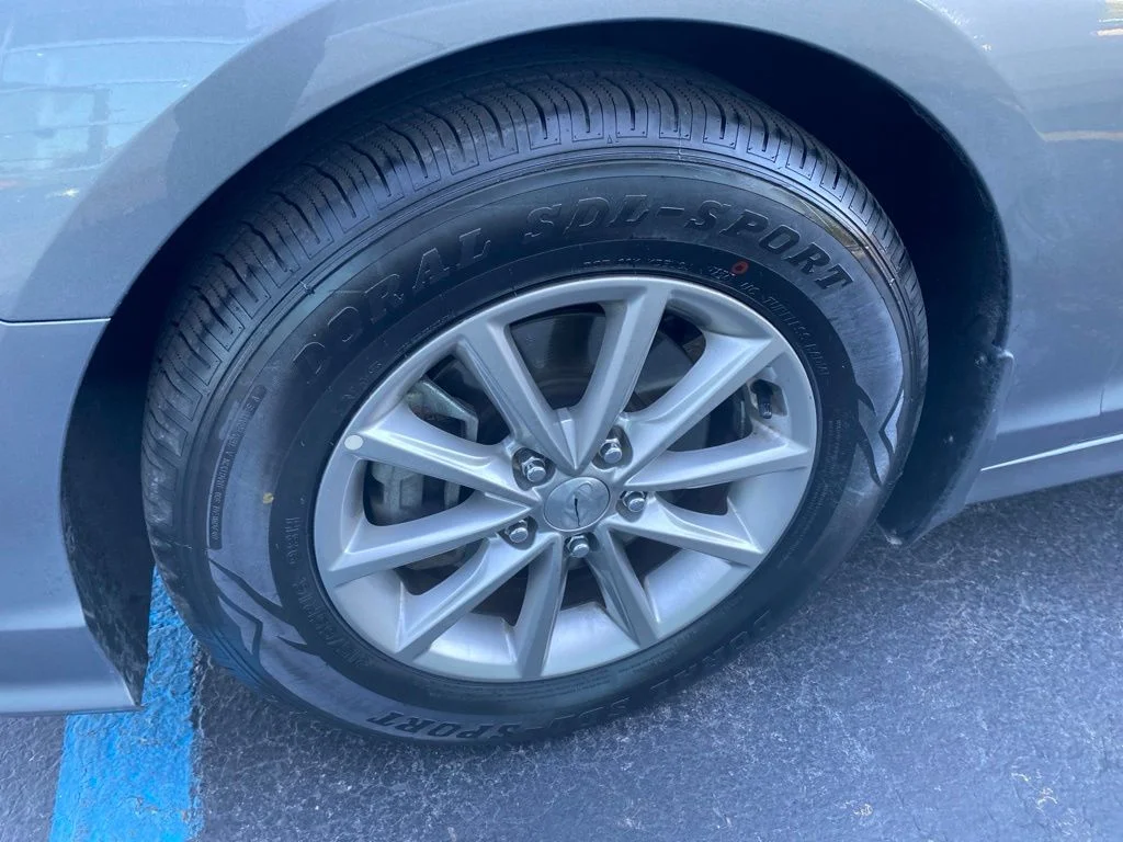 Used 2019 Machine Gray Hyundai SE image 7