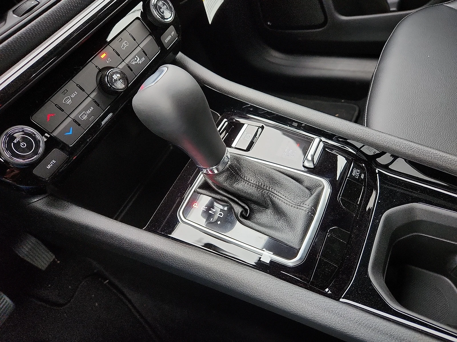 New 2026 Silver Jeep LATITUDE ALTITUDE 4X4 image 20