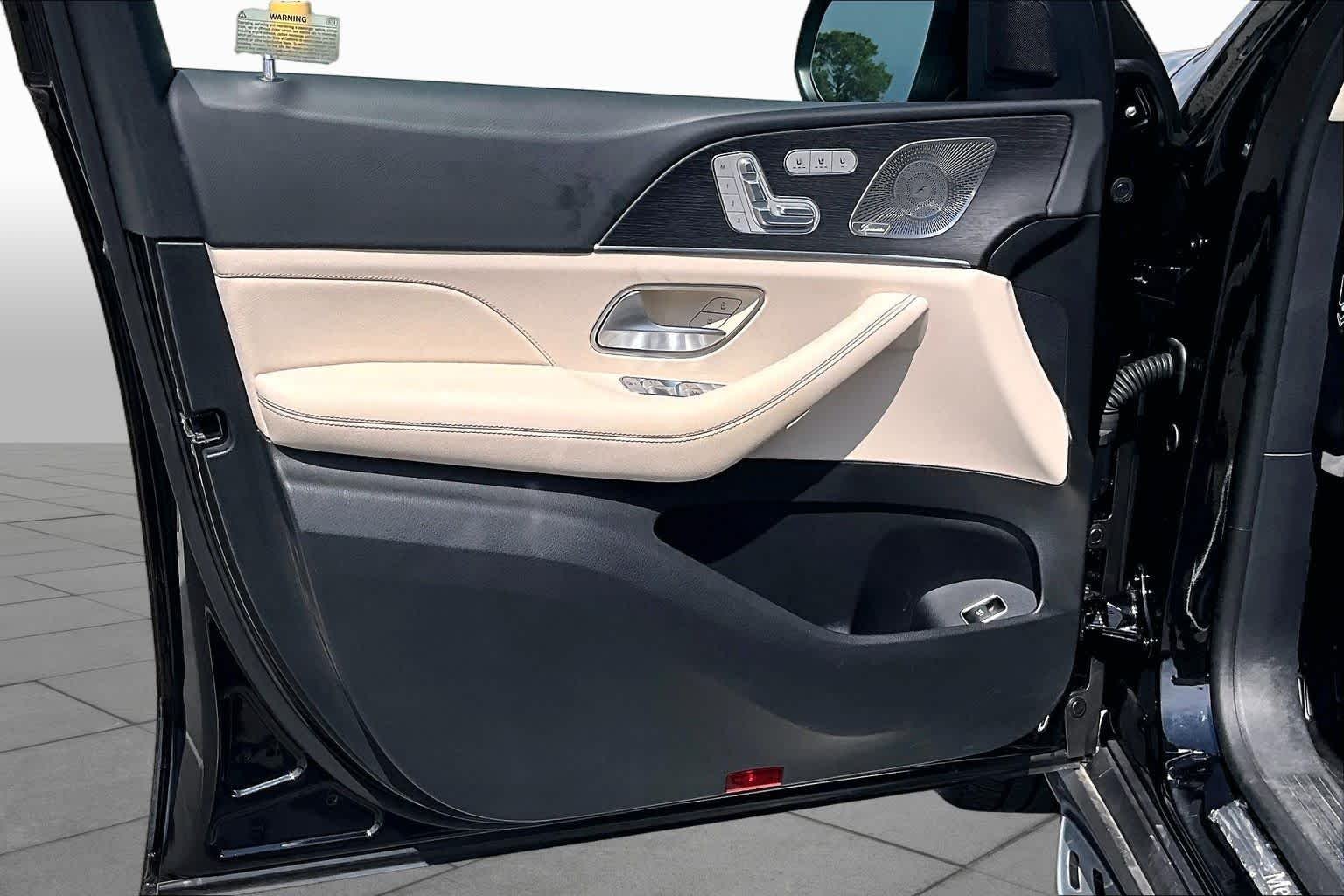 Used 2025 Obsidian Black Metallic Mercedes-Benz GLS 450 image 22