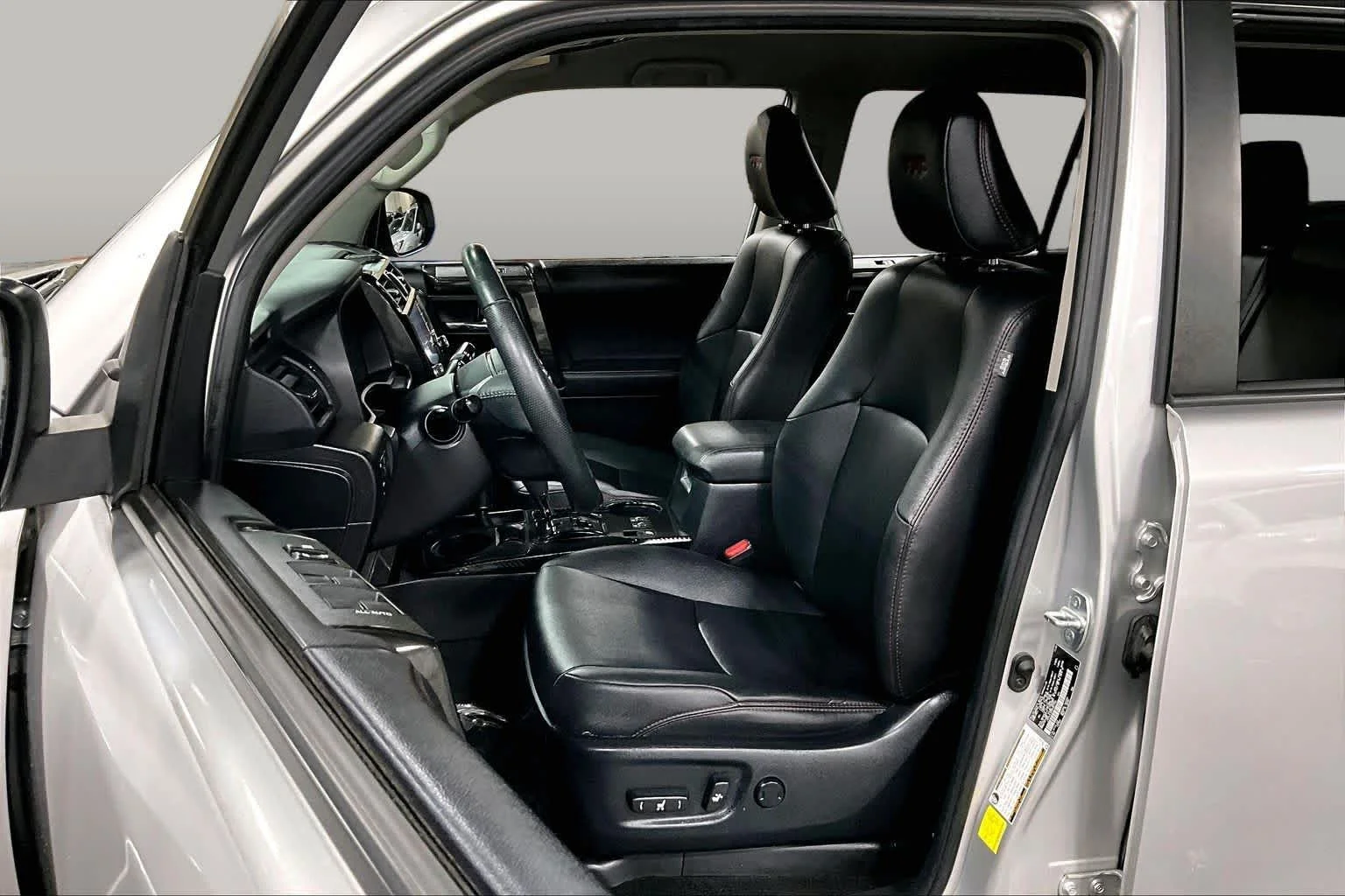 Used 2021 Classic Silver Metallic Toyota Venture image 8