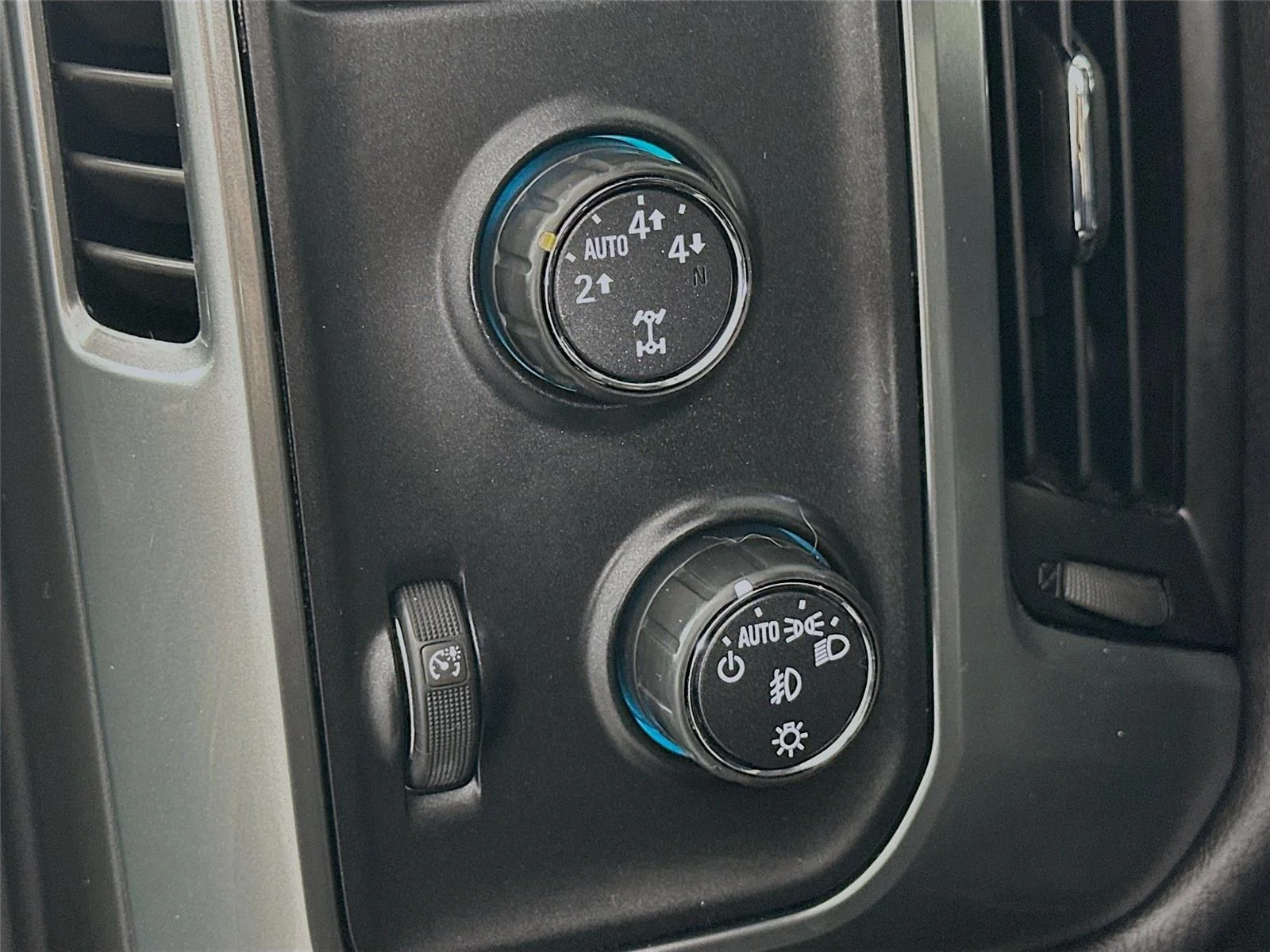 Used 2015 BLACK Chevrolet LT image 14