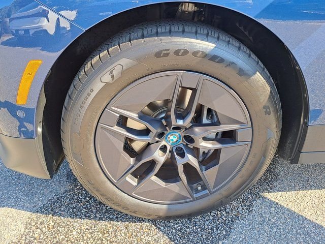 Used 2025 Blue BMW xDrive50 image 32