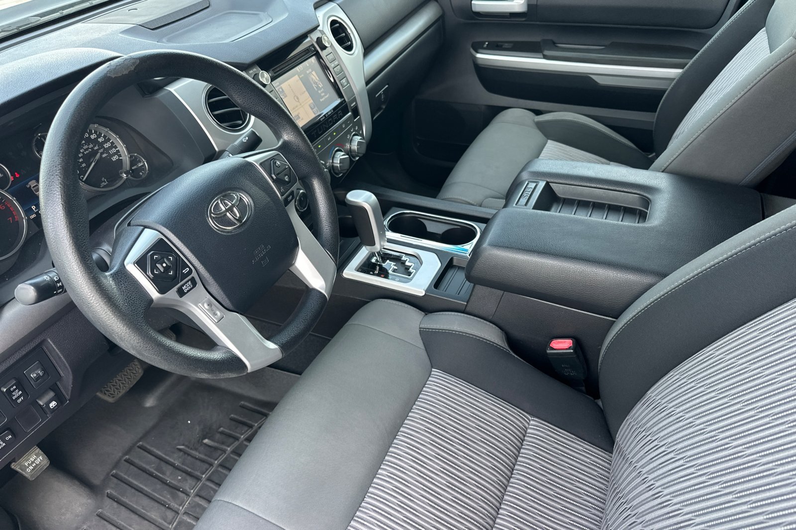 Used 2015 Magnetic Gray Metallic Toyota SR5 image 9