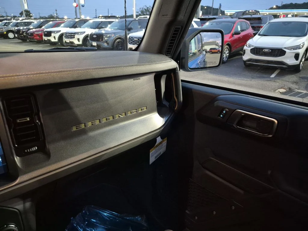 New 2025 Velocity Blue Metallic Ford Badlands® image 21