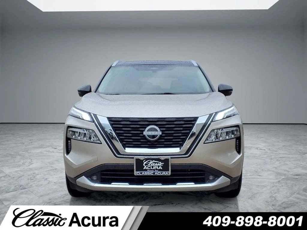 Used 2022 Champagne Silver Metallic Nissan Platinum FWD image 3