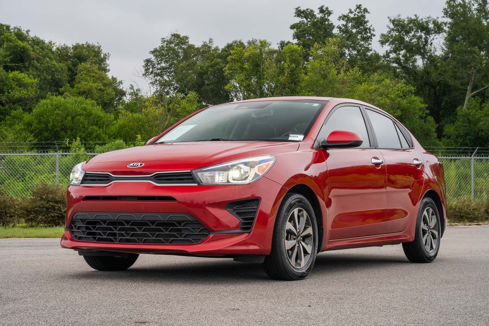 Used 2023 Red Kia S image 3
