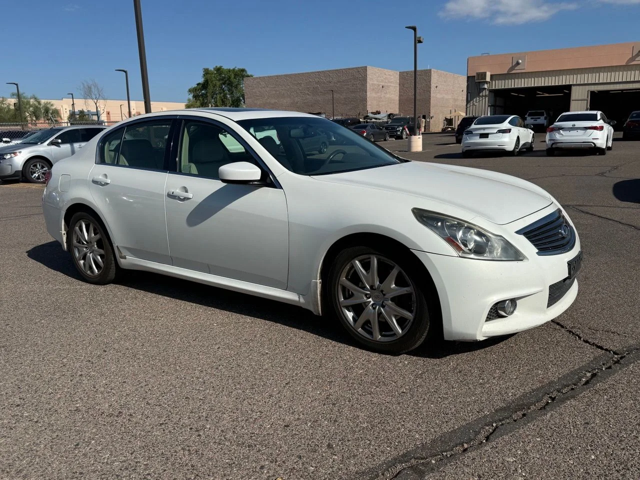 Used 2012 Moonlight White INFINITI X image 2