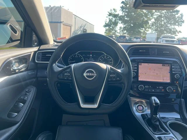 Used 2023 White Nissan Platinum image 19