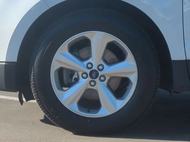 Used 2020 White Ford SE image 17