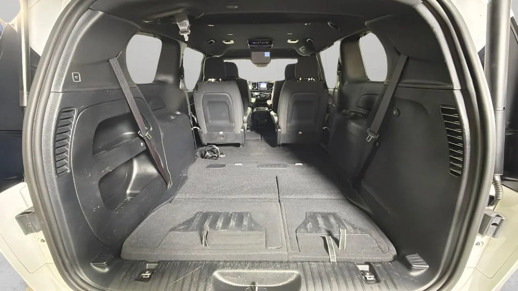 Used 2019 White Chrysler Touring Plus image 32