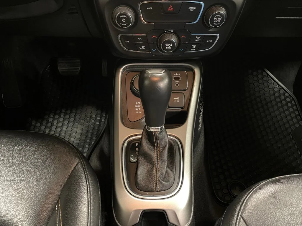 Used 2019 Diamond Black Jeep Latitude image 11