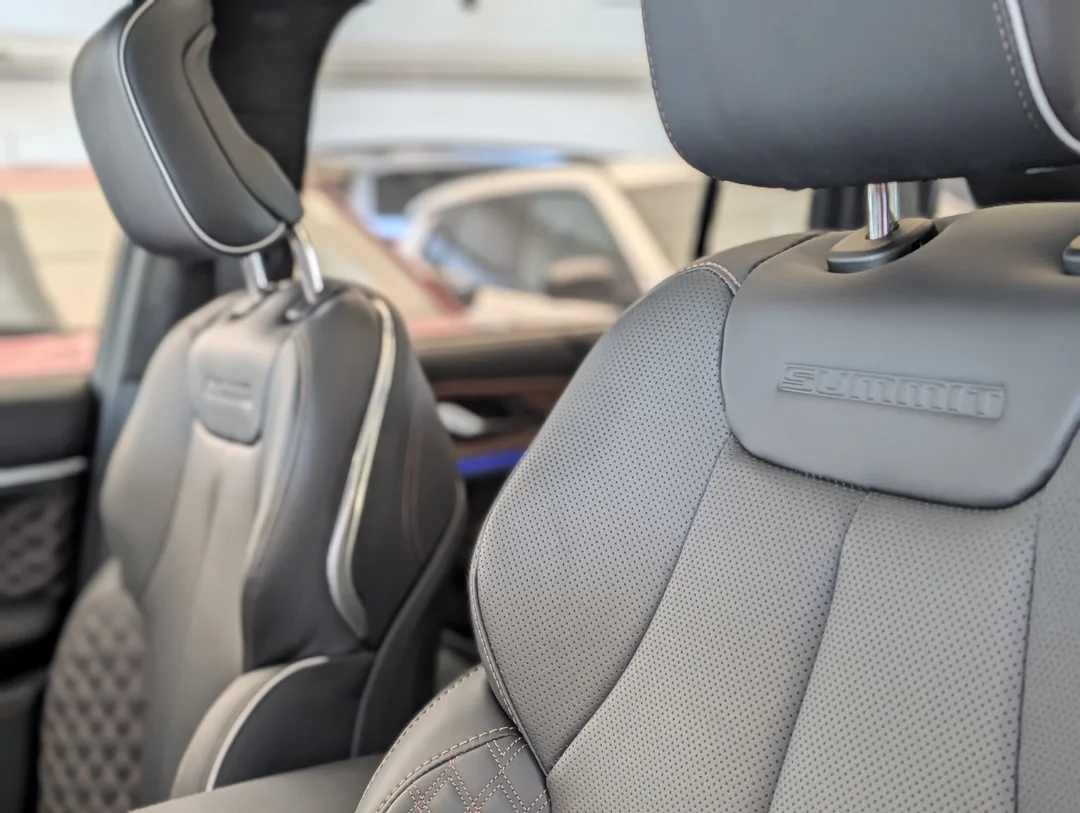 New 2026 Grey Jeep Summit - - 4x4 - Advanced ProTech Group IV - Palermo Leather Seats - Head-Up Display & More! image 16