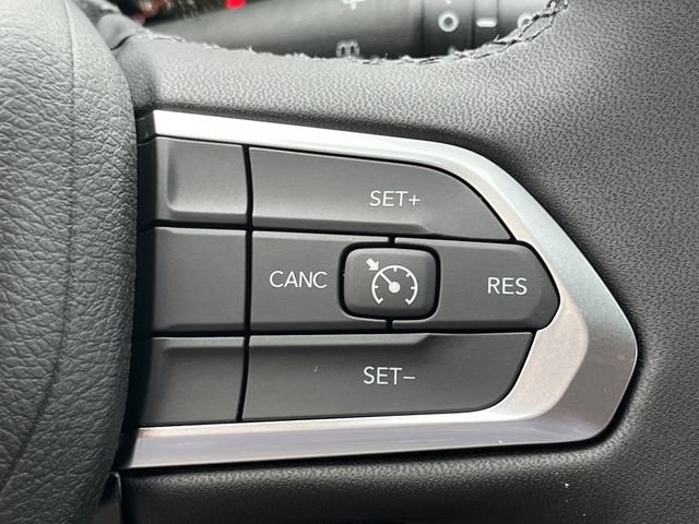 New 2026 Red Hot Pearlcoat Jeep Latitude Altitude image 25