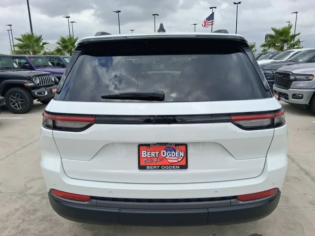 New 2026 Bright White Clear-Coat Exterior Paint Jeep Limited image 6
