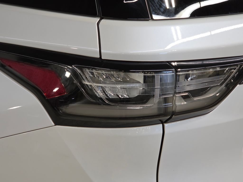 Used 2018 Beige Chevrolet Premier image 15