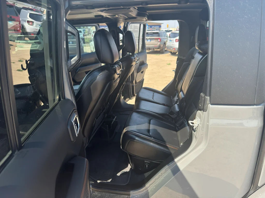 Used 2022 Sting-Gray Clearcoat Jeep Mojave image 28