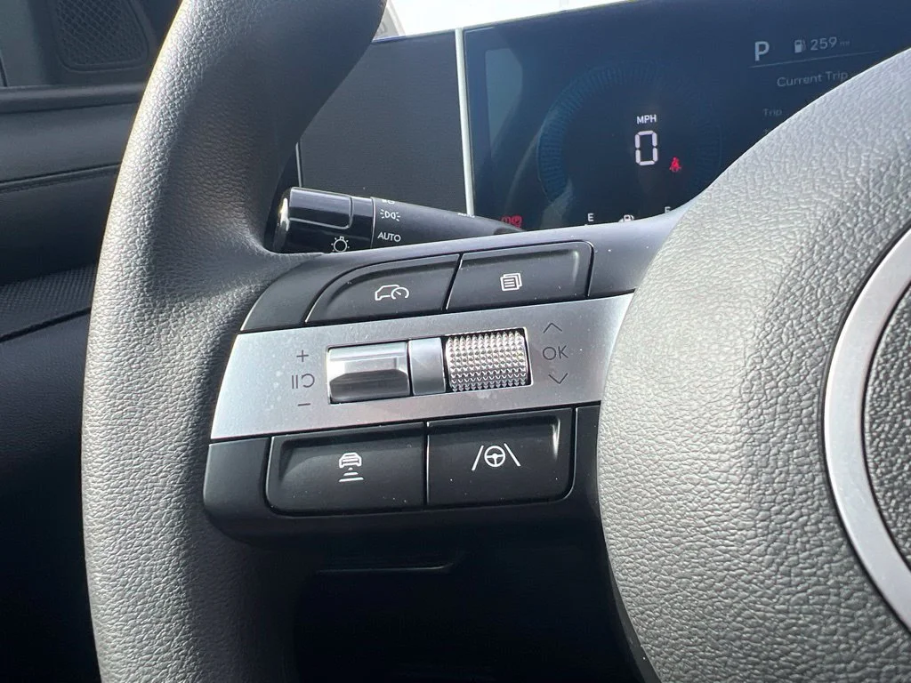 Used 2025 Black Hyundai SE image 19