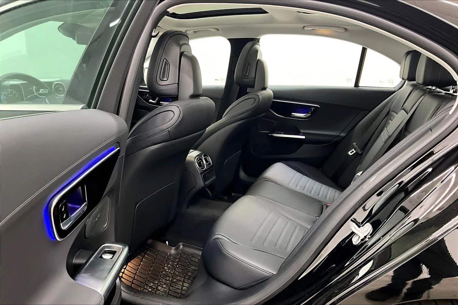 New 2026 040/Black Mercedes-Benz C 300 image 19