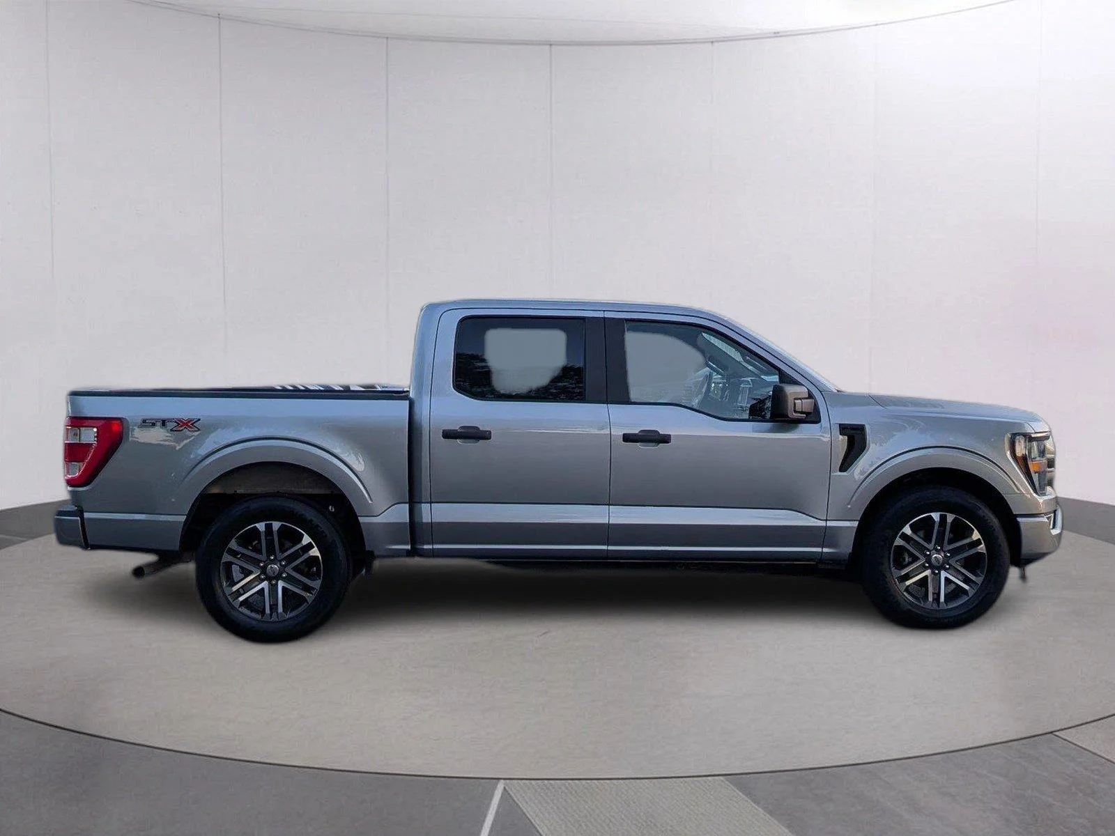 Used 2023 Iconic Silver Ford XL image 8