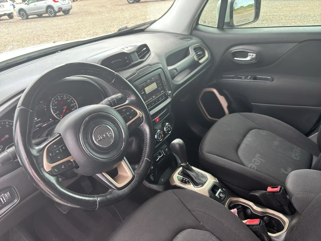Used 2017 Alpine White Jeep Latitude image 14
