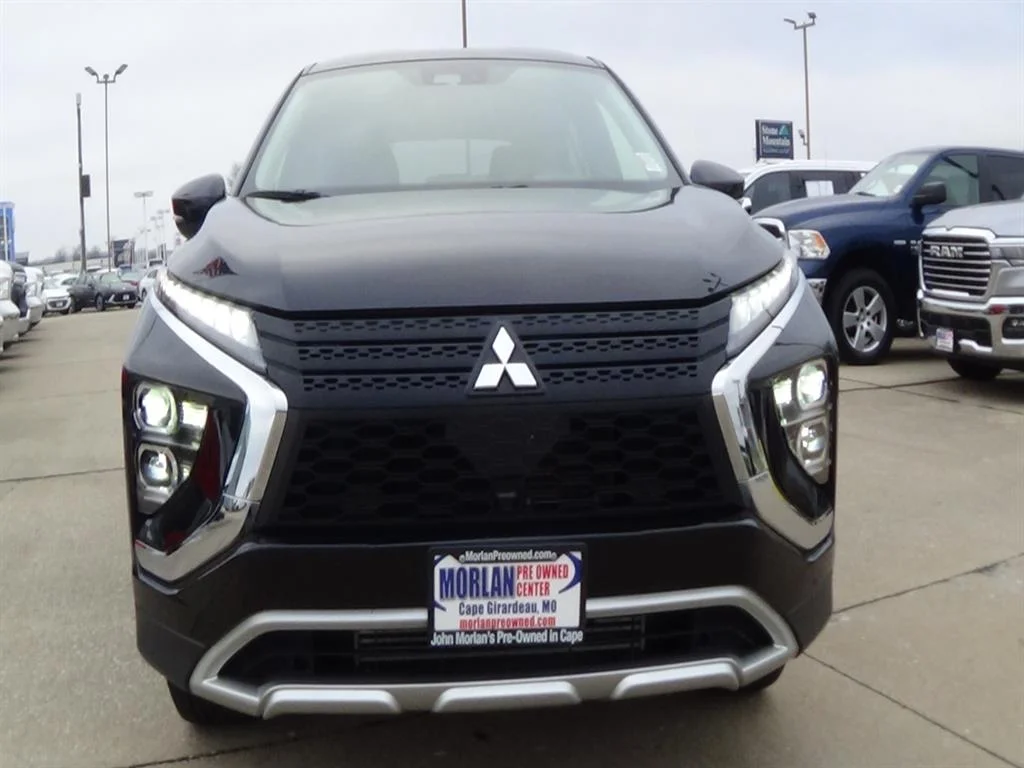 Certified Used 2024 Labrador Black Pearl (xl2) Mitsubishi SE image 3
