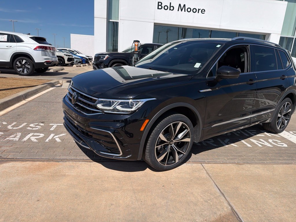 Used 2024 Deep Black Volkswagen 2.0T SEL R-Line image 1
