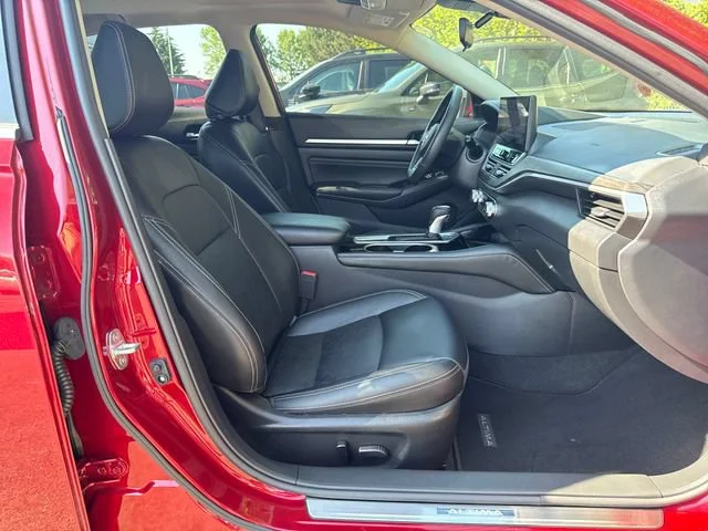 Used 2023 Scarlet Ember Tintcoat Nissan 2.5 SL image 9