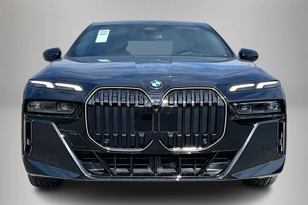 2026 BMW 7 Series 740i - Photo 12