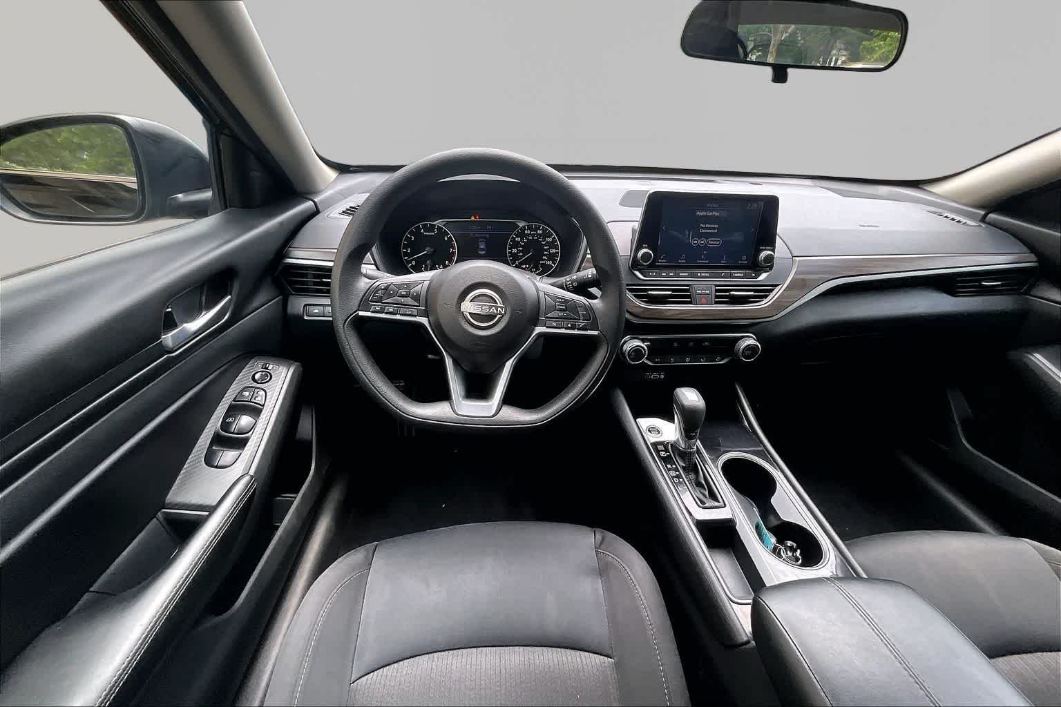 Used 2024 Super Black Nissan 2.5 SV image 6