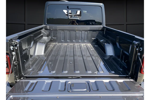 New 2025 Granite Crystal Metallic Clear-Coat Exterior Paint Jeep Willys image 14