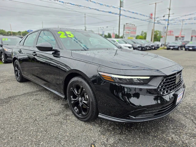 Used 2025 Crystal Black Pearl Honda SE image 8