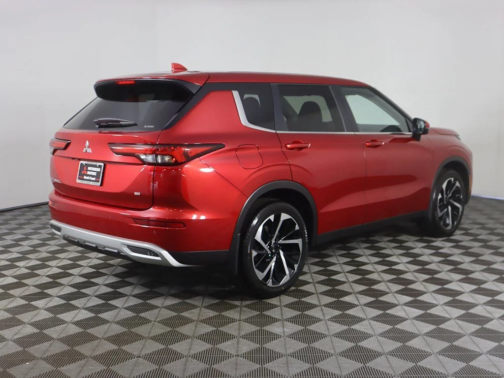 Used 2024 Red Mitsubishi SE image 11