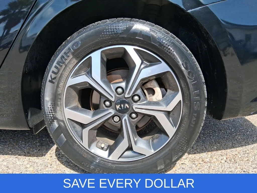 Used 2021 Black Kia LXS image 18