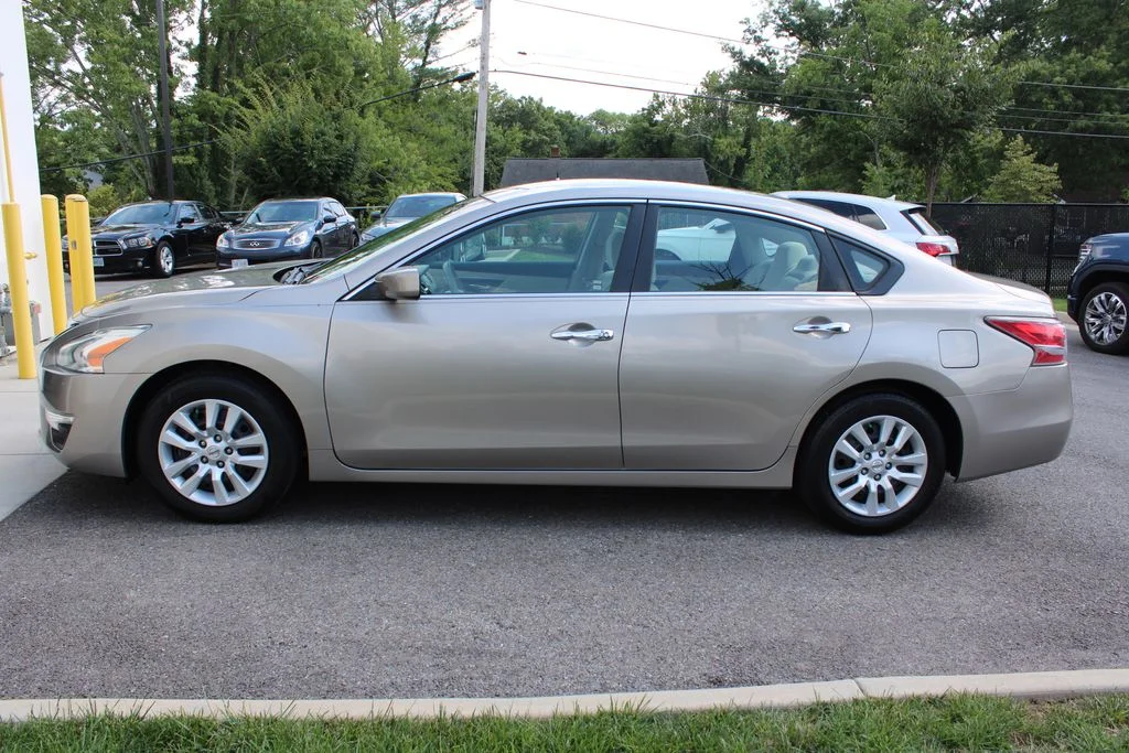 Used 2014 Beige Nissan 2.5 S image 11