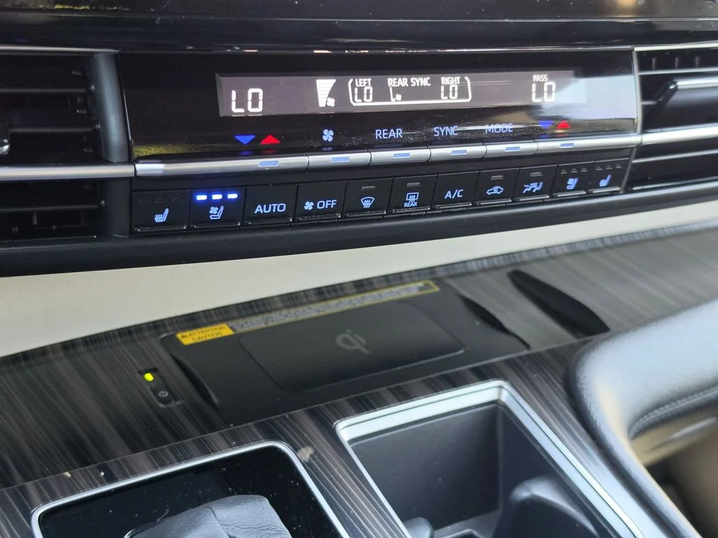 Used 2023  Toyota Platinum image 27