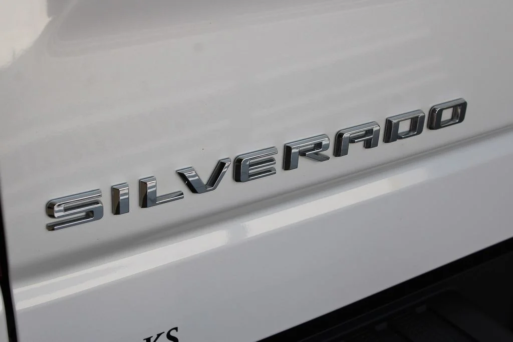 Used 2024 Pearl Chevrolet High Country image 39