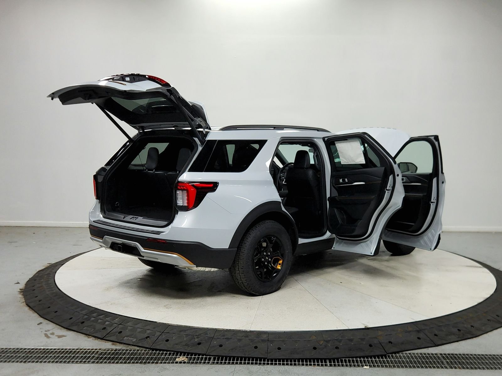 New 2026 Space White Metallic Ford Tremor® image 16