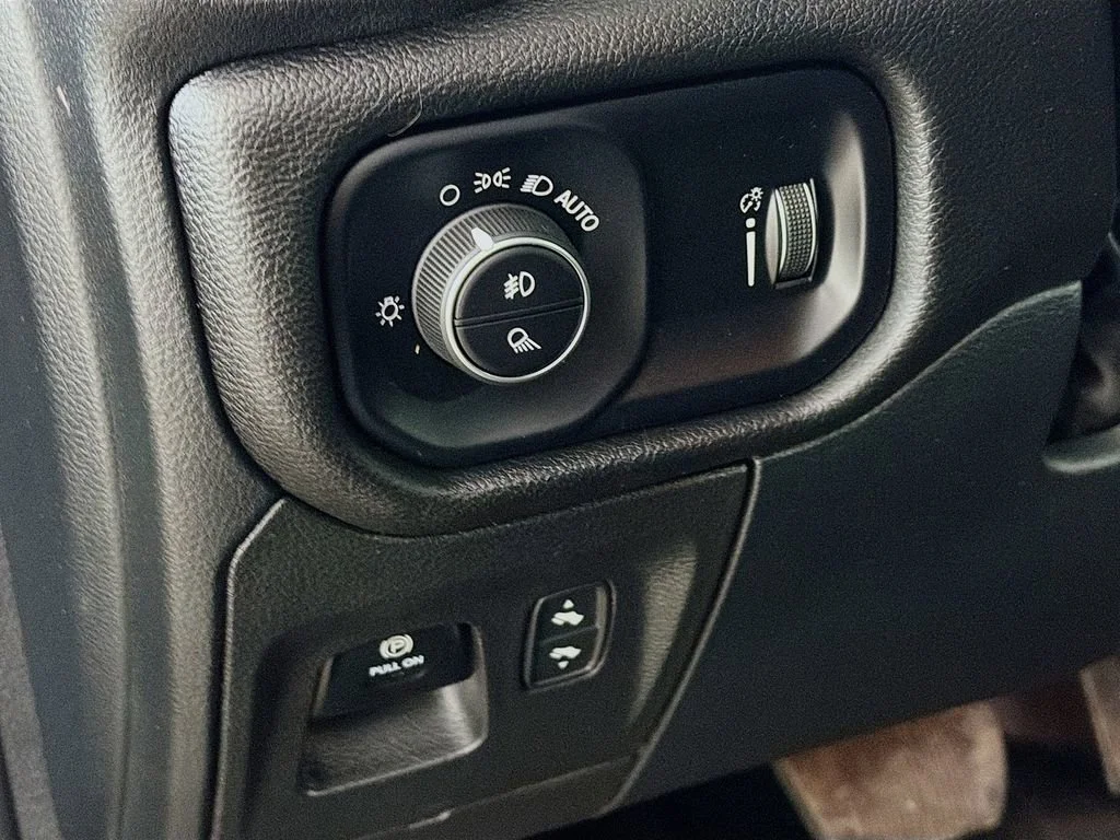 Used 2025  Ram Big Horn image 11