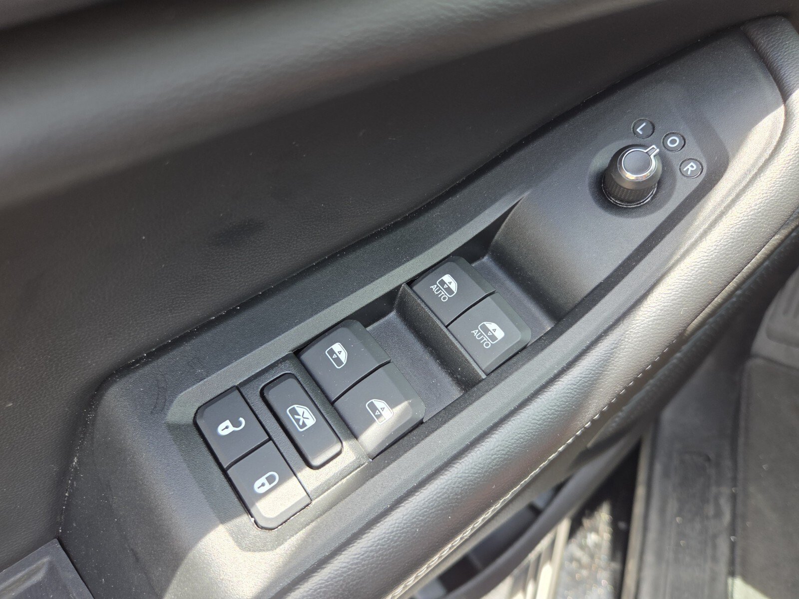 Used 2024 Diamond Black Crystal Pearlcoat Jeep Altitude X image 29