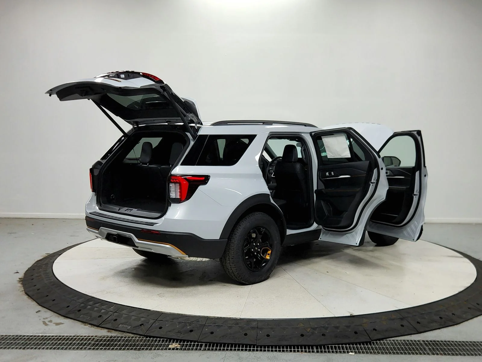 New 2026 White Ford Tremor image 16