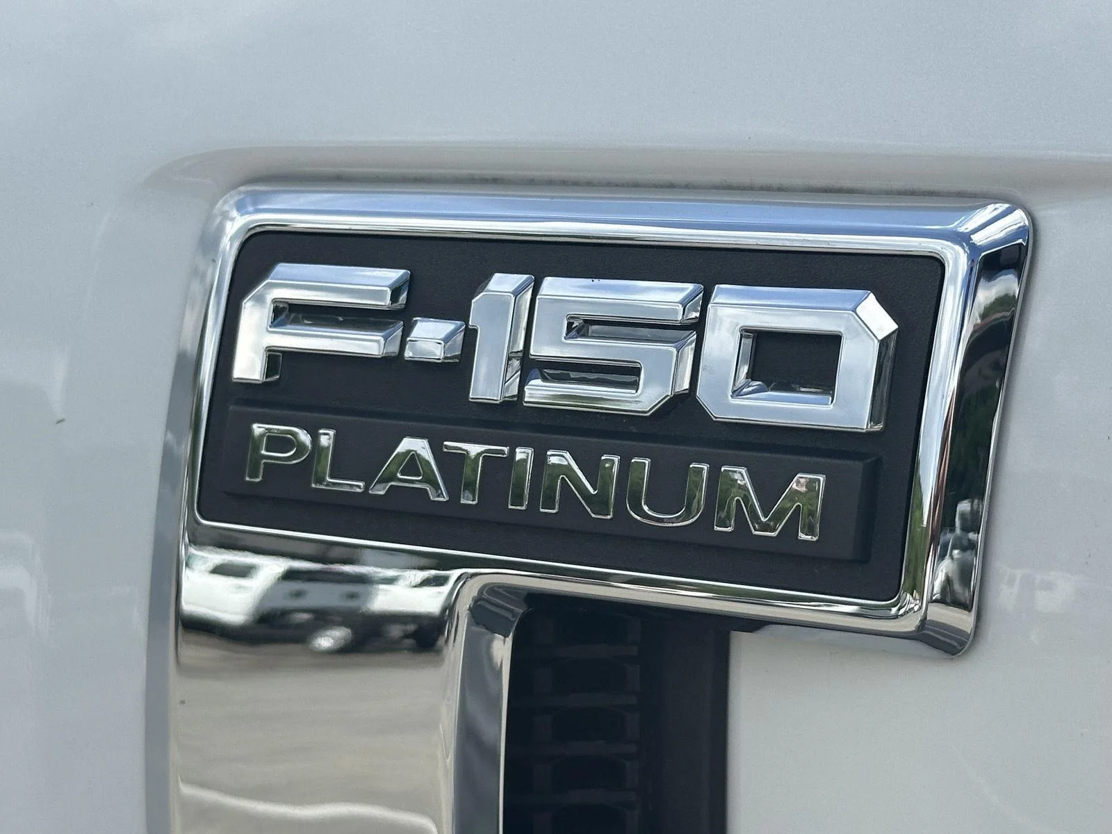 Used 2022 Star White Metallic Tri-Coat Ford Platinum image 14