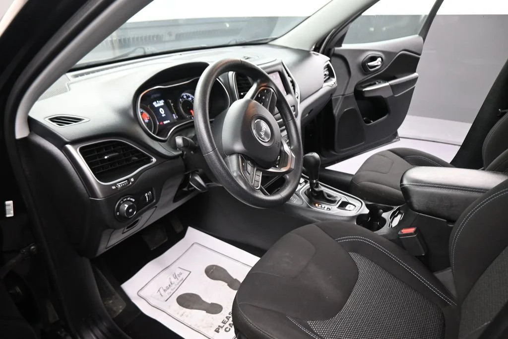 Used 2019 Black Jeep Latitude image 38