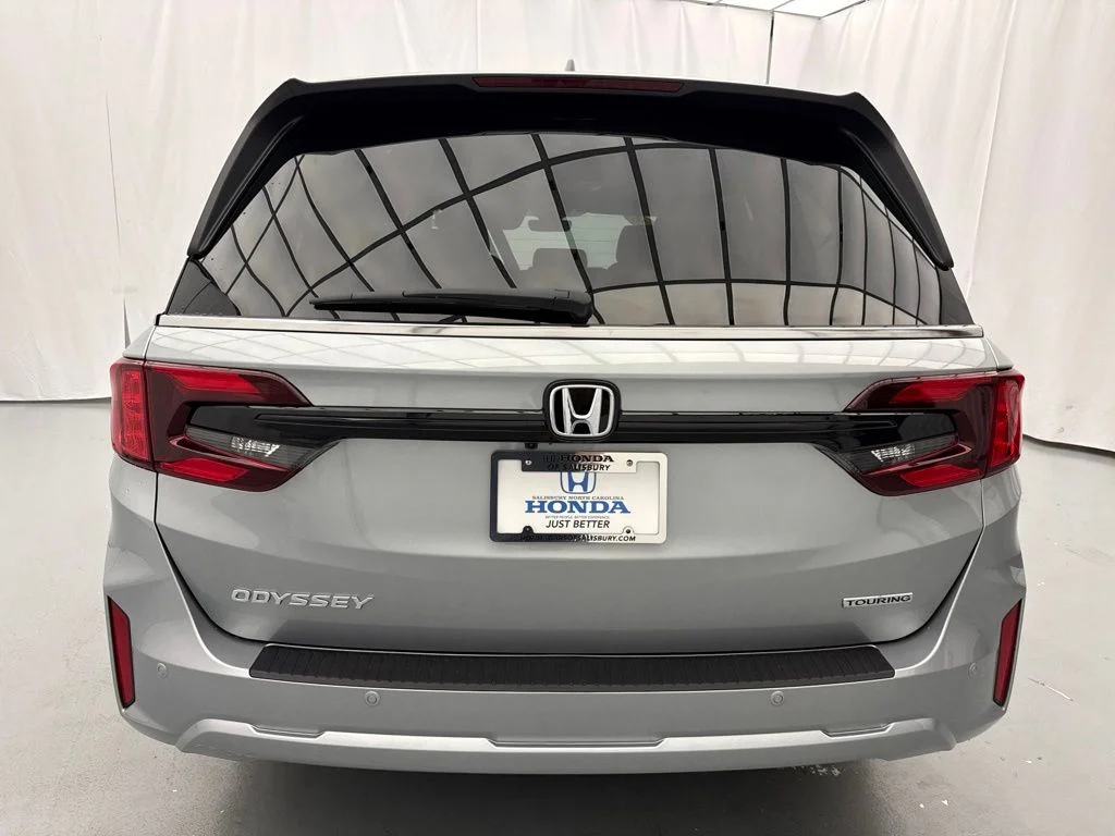 New 2026 Solar Silver Metallic Honda Touring image 7