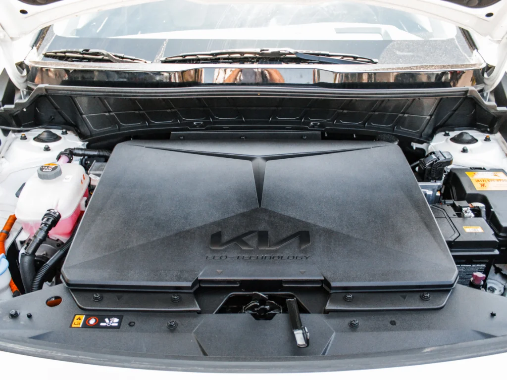Used 2023 Snow White Pearl Kia Wave image 32
