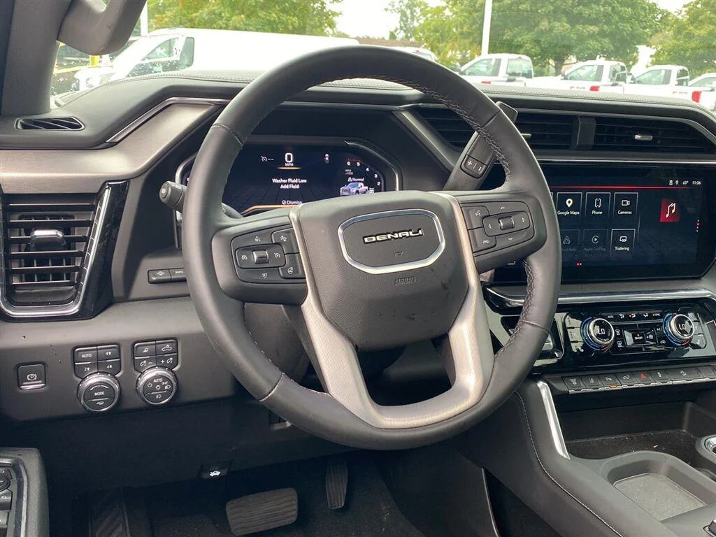 Used 2025 Onyx Black GMC Denali image 3