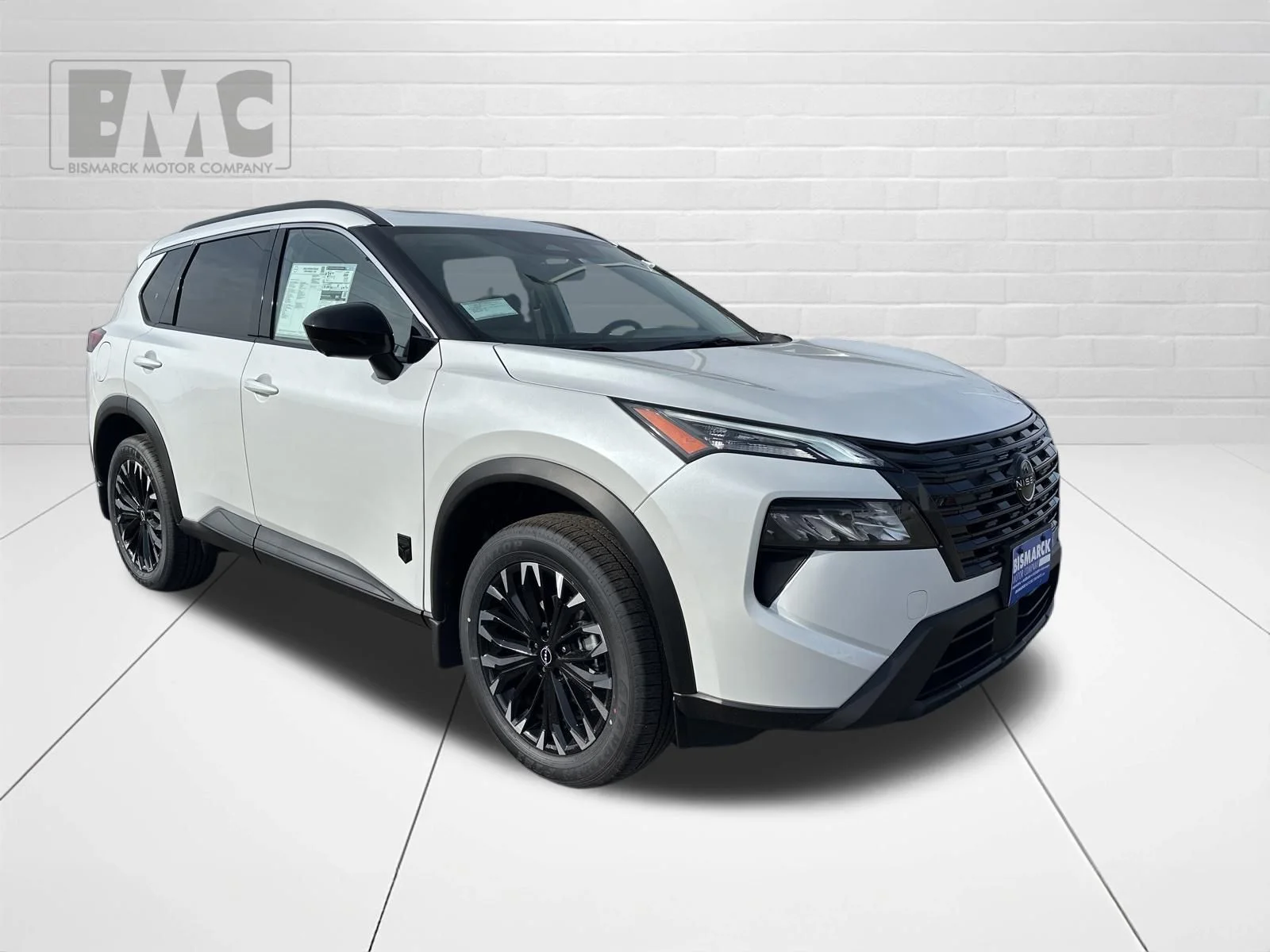 New 2026 Everest White Pearl TriCoat Nissan Dark Armor™ image 2