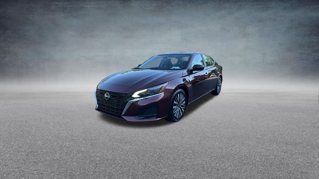 Used 2025 Garnet Pearl Nissan 2.5 SV image 3